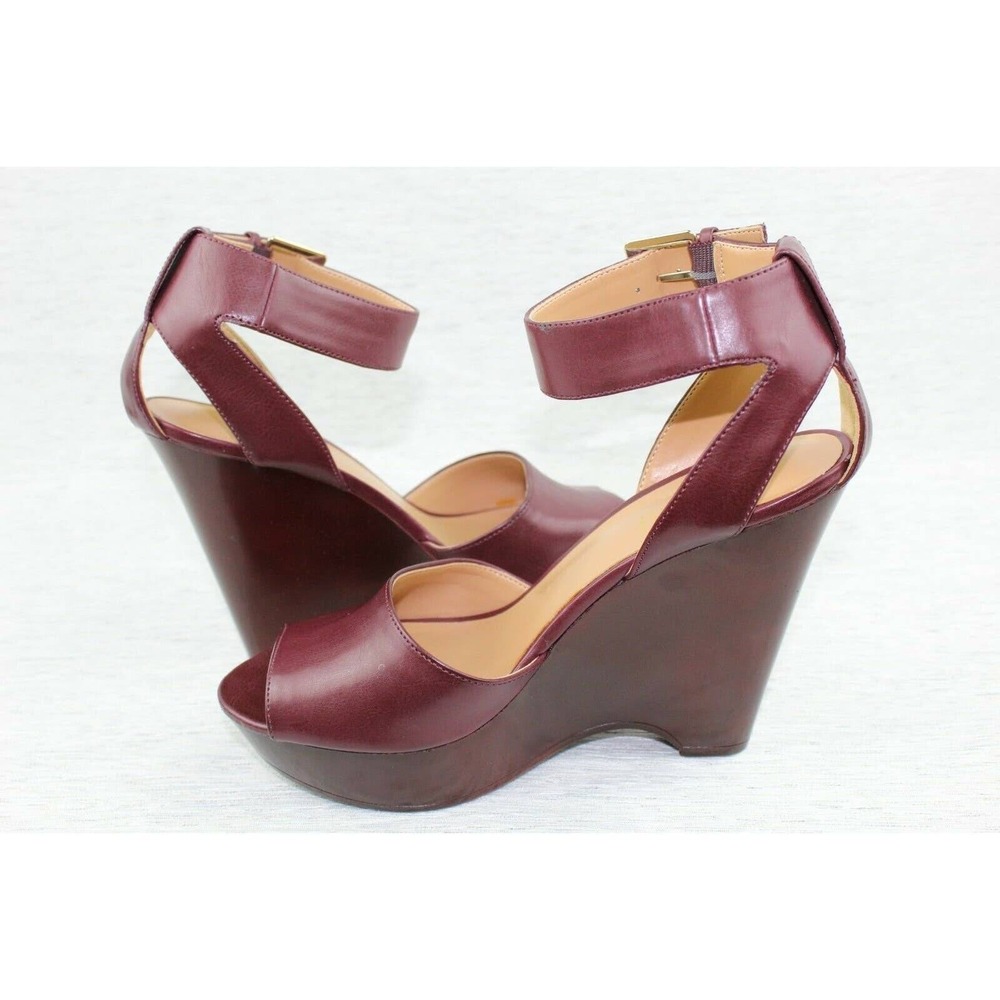 Nine West heals wedges in burgundy. Size 7